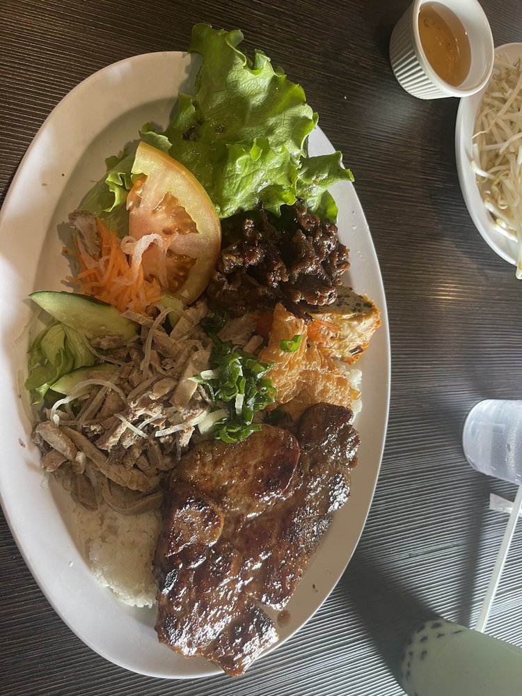 Grilled Pork Chops on Broken Rice