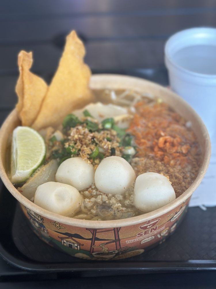 Veggies Tom Yum Noodle Soup