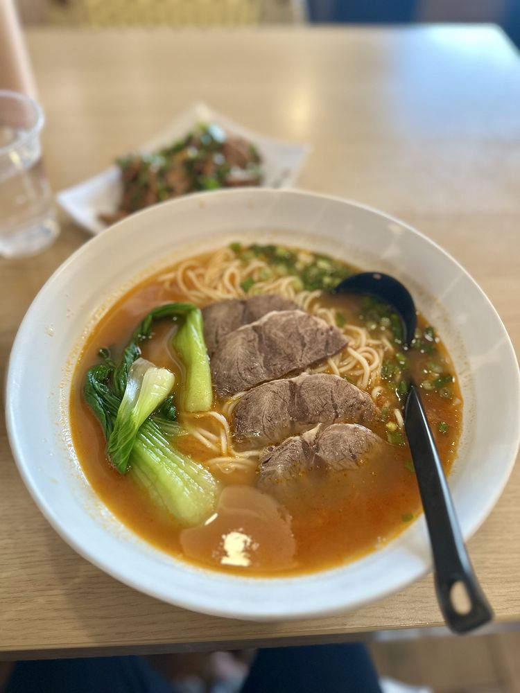 Beef with Tomato Soup Noodle西红柿面或粉