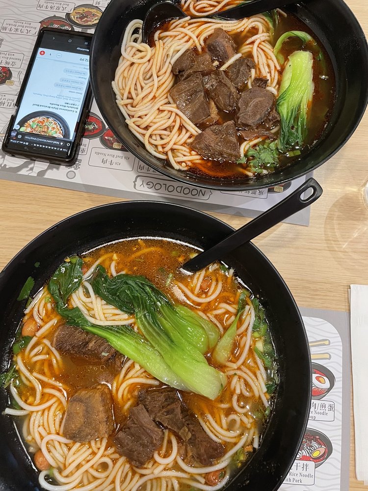 Cantonese Style Braised Beef Briskets Noodle当家牛腩面或粉