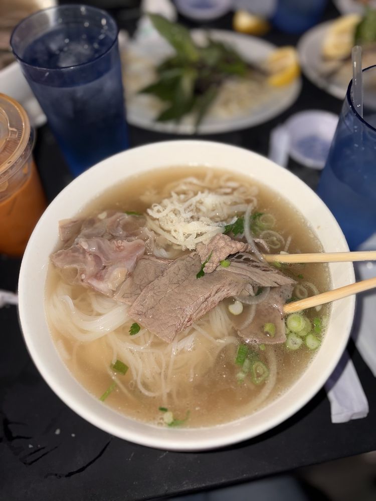 Pho House Special / Pho Dac Biet: Tai, Nam, Gan, Sach, Bo Vien)