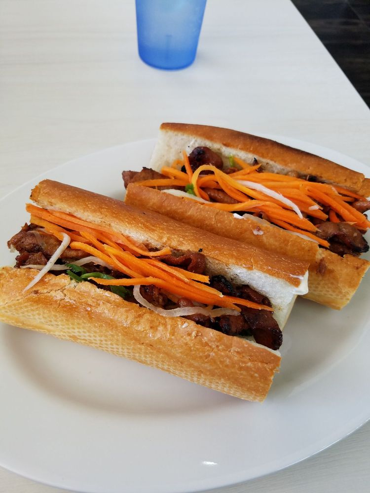 Bm1. Charbroiled Sandwich / Banh Mi Bò/ Heo/ga Nuong