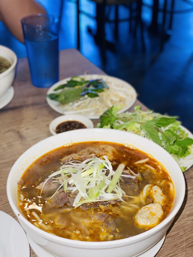 Hue Spicy Lemongrass Beef Soup / Bún Bò Huế