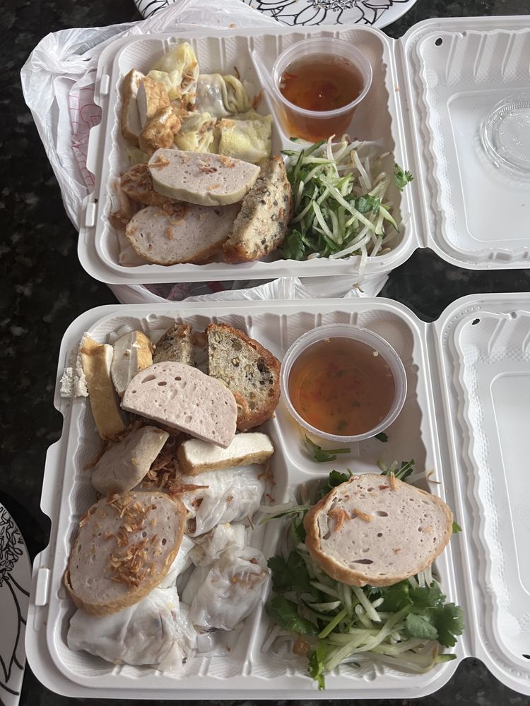 With Eggs / Bánh Cuốn Nhân Trứng