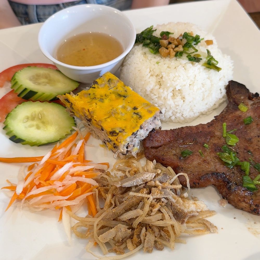 Com Thit Nuong Bi Cha