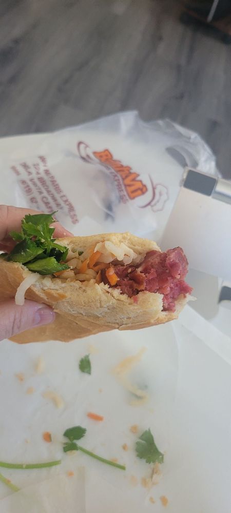 Bánh Mì Thịt Nướng / Grilled Pork Sandwich