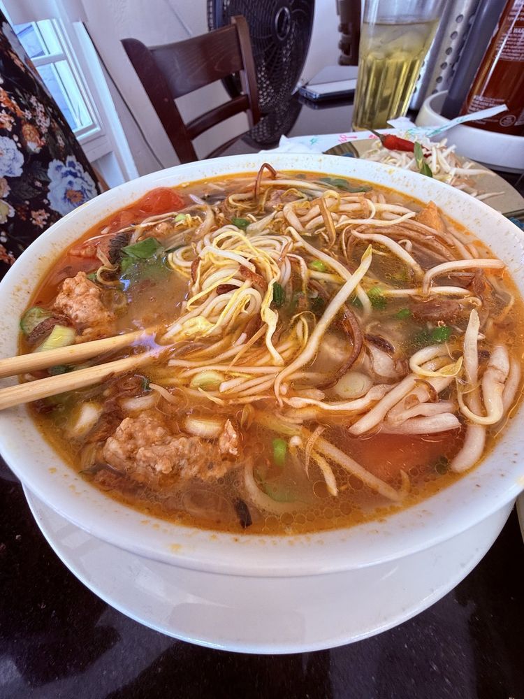 Bun Rieu