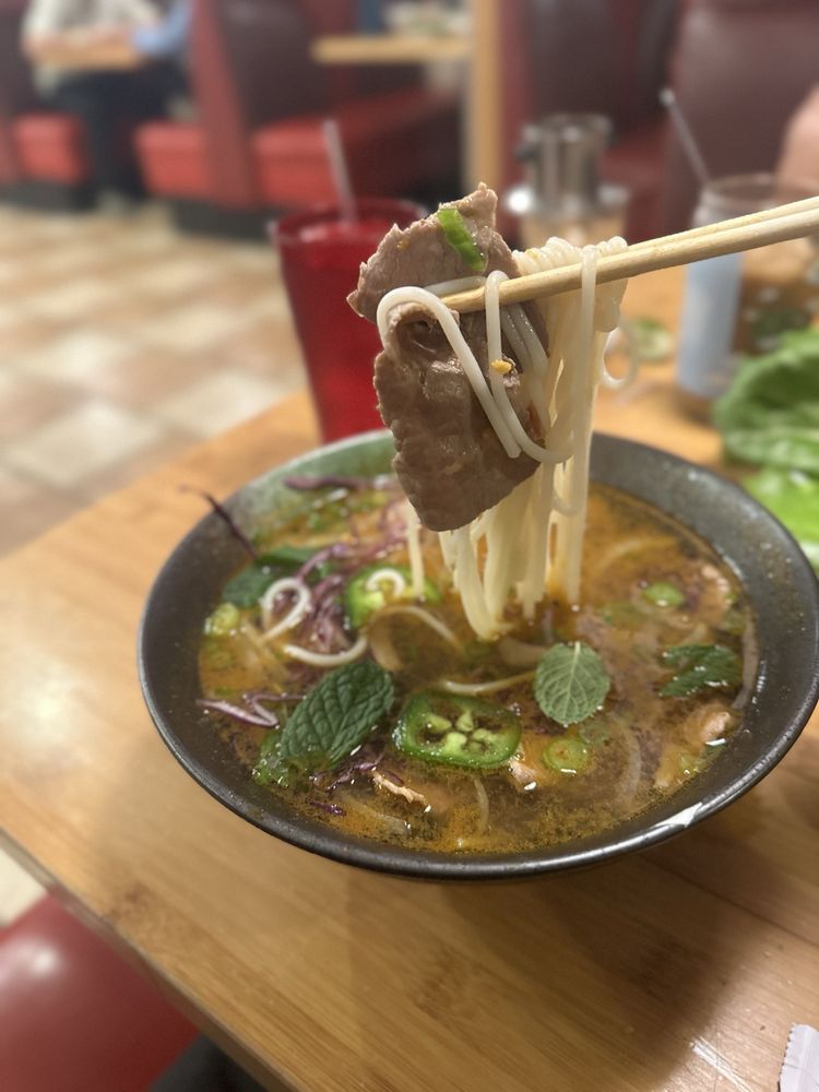 Vn1. Hue Spicy Noodle Soup- Bun Bo Hue