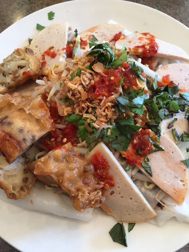 Steamed Rice Sheets with Sliced Pork and Shrimp Cake
