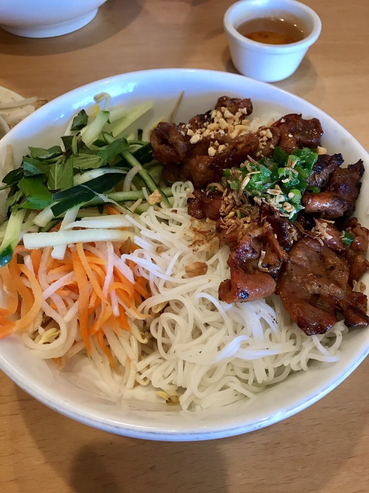 Bún Thịt Nướng Chả Gio
