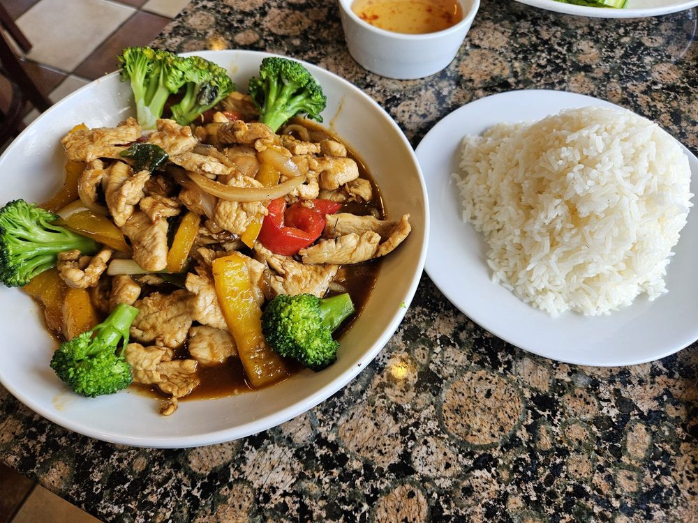 Spicy Lemongrass Chicken / Gà Xào Xả Ớt