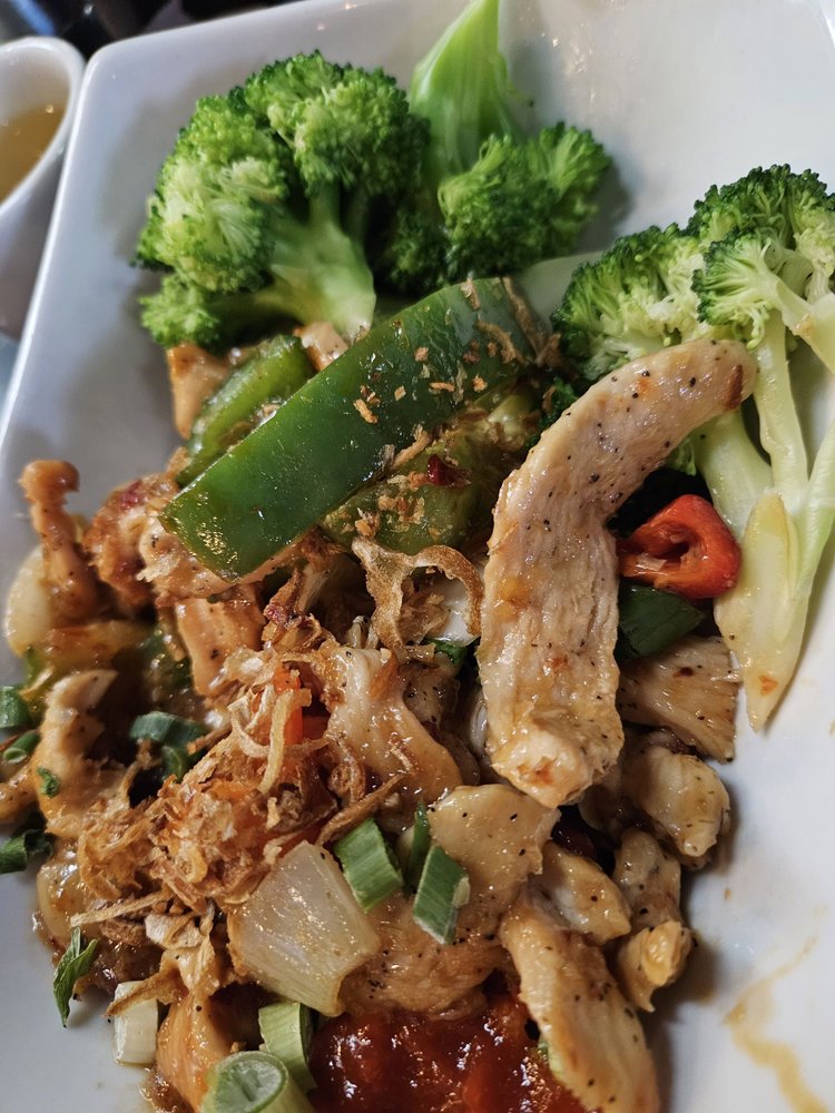 Chicken W/ Hot Chili & Lemongrass