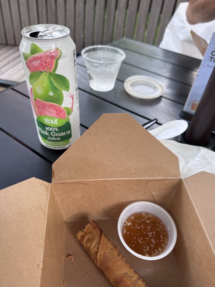 Bo Khirria Egg Rolls