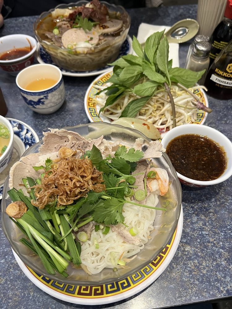 Hu Tien Nuoc Hoac Hu Tieu Kho Tom Thit