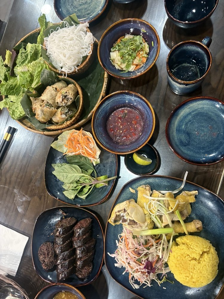 Special Shredded Chicken on Sticky Rice /xoi Xeo