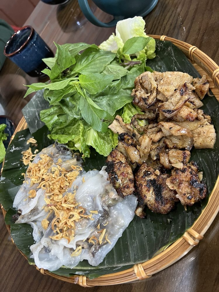 Rolled Rice Pancake W/ Grilled Pork/banh Cuon Thit
