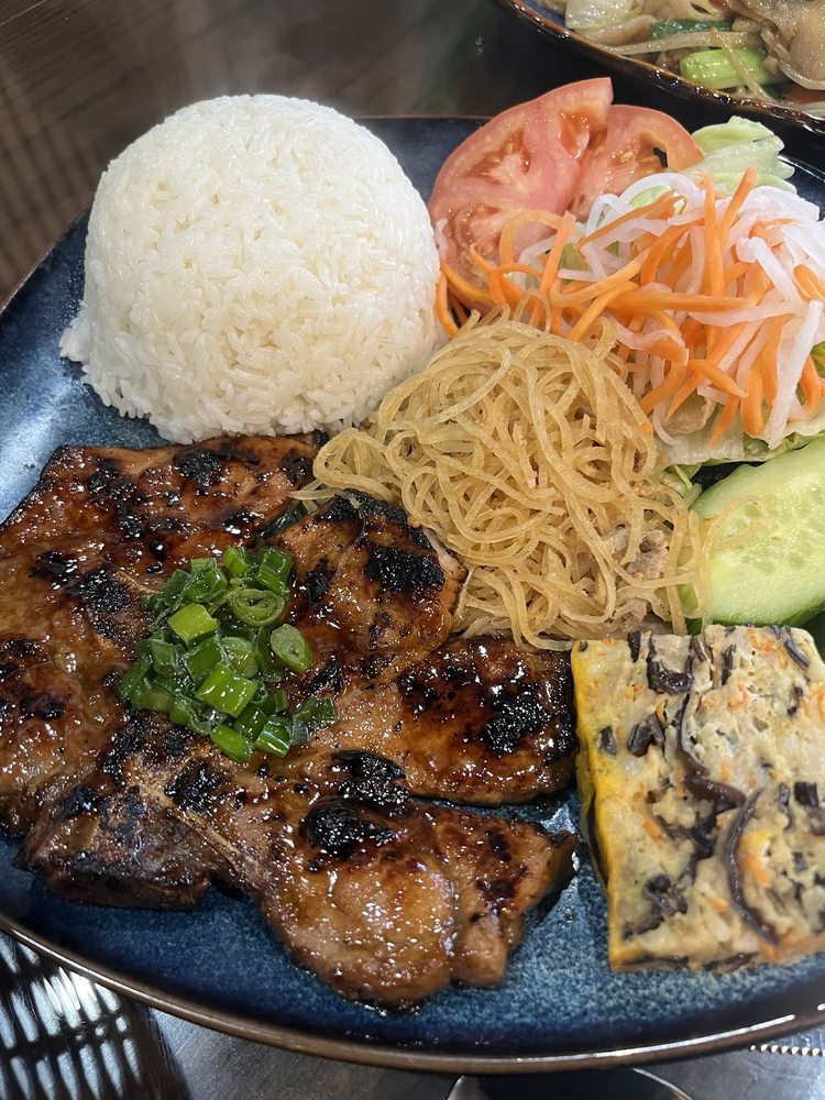 Grilled Pork Chop Fried Rice/ Com Chien Suong Nuong