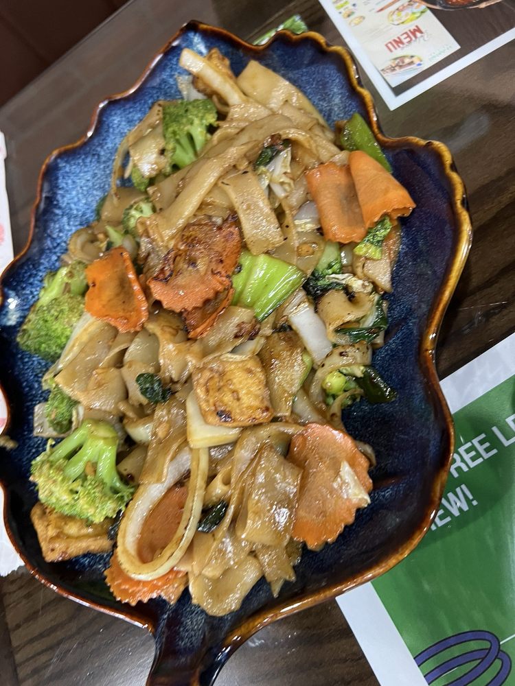 Stir Fried Rice Noodle W/ Tofu & Mixed Vegetables/hu Tiu Xao Chay