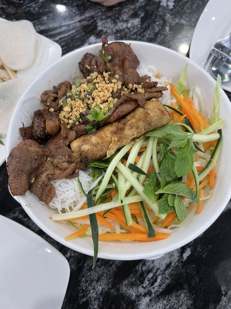 Bún Thịt Nướng Chả Giò