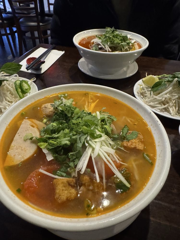 Bun Rieu - Vietnamese Crab, Pork, Tomatoes Noodle Soup
