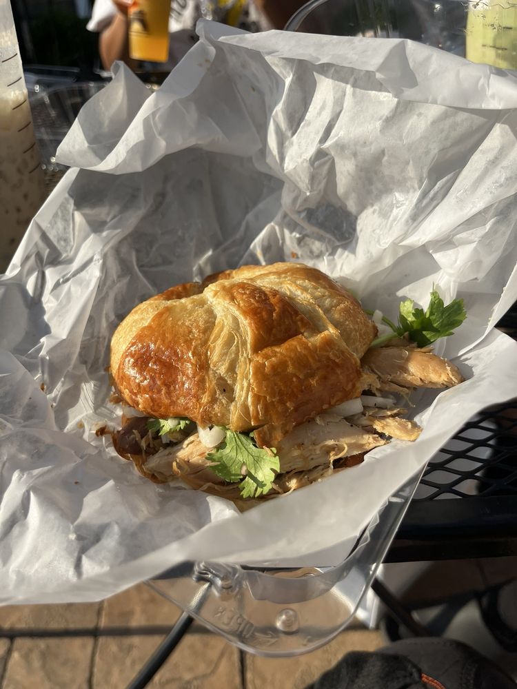 Banh Mi Shredded Chicken / Bánh Mì Gà Xé