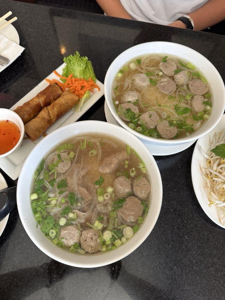 P07 - Beef Meatballs Pho