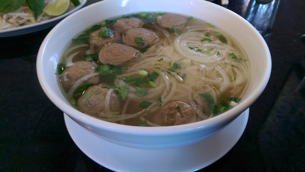 P05 - Eye Round Steak and Meatball Pho
