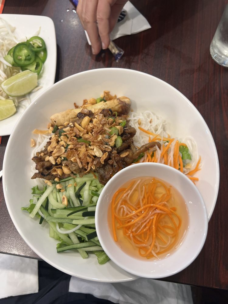 Grilled Pork /grilled Pork Sausage /chicken Garden Roll / Thịt Nướng Cuộn