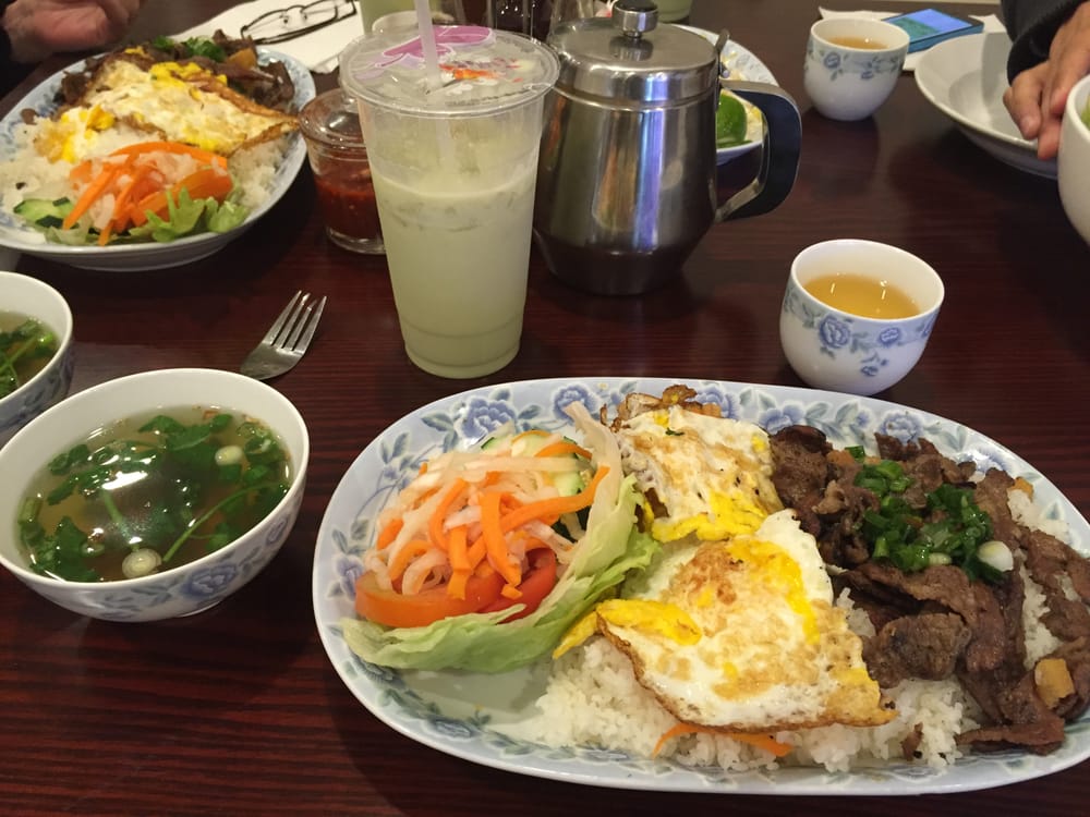 Rice Roll / Bánh Cuốn Chả Lụa, Chả Giò, Thịt Nướng