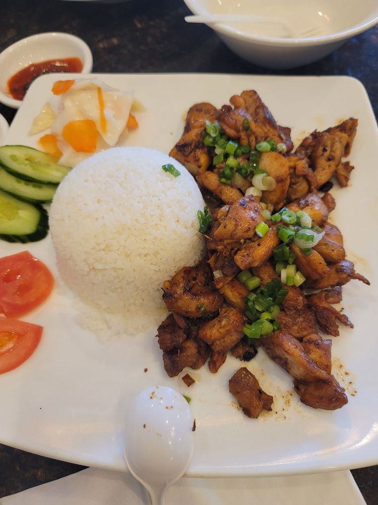 Com Ga Nuong Sa Mat Ong/rice with Honey Lemongrass Chicken