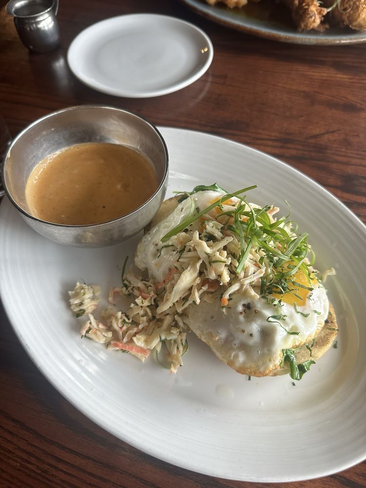 Shine Crab Eggs Benedict