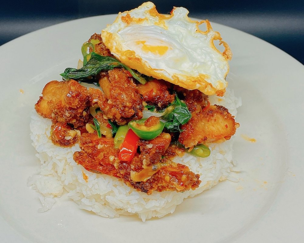 Kao Kra Pow Gai Krob / Crispy Chicken Basil