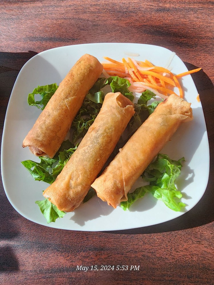 Kid's Spring Roll & Noodles