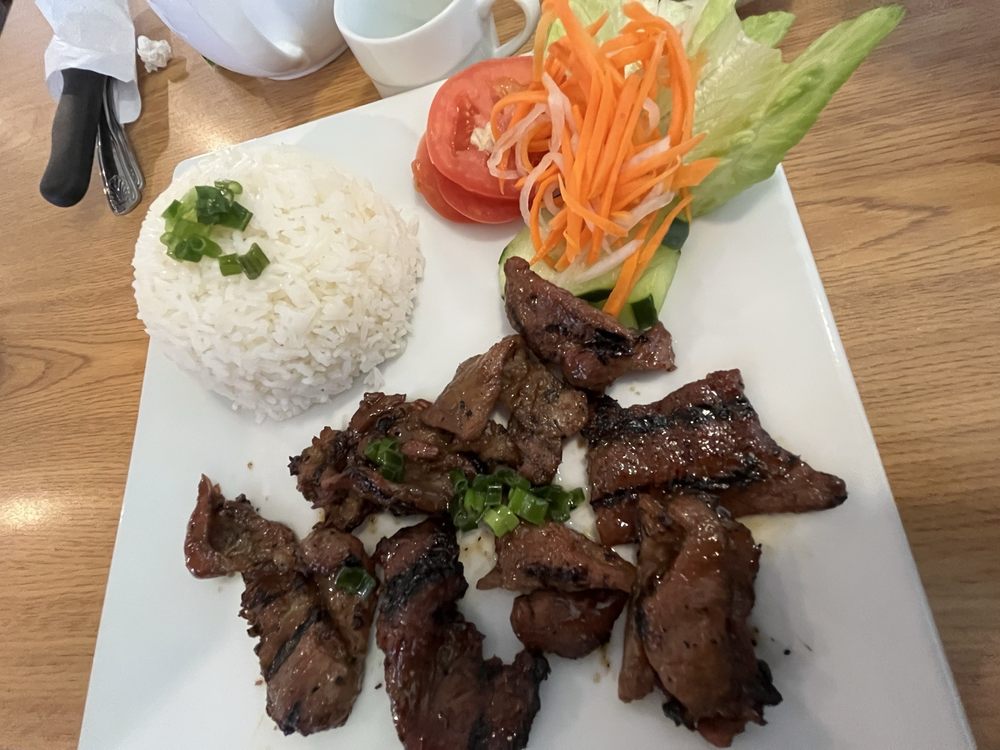 Grilled Pork on Rice Platters / Cơm Thịt Nướng