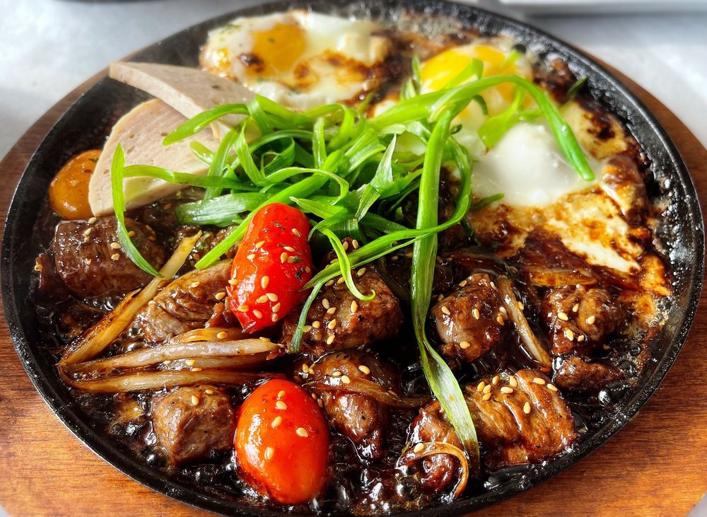 Bò Né / Filet Mignon and Eggs