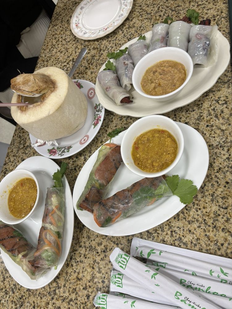 Banh Cuon Thit Nuong