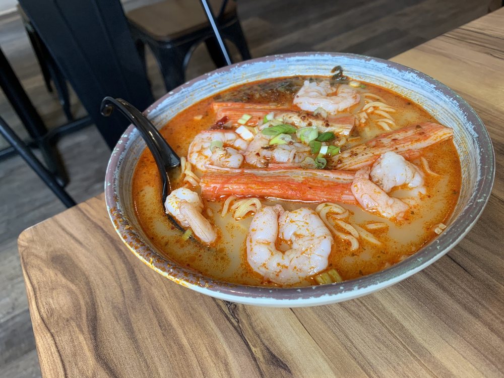 S06 Spicy Seafood Soup Noodle