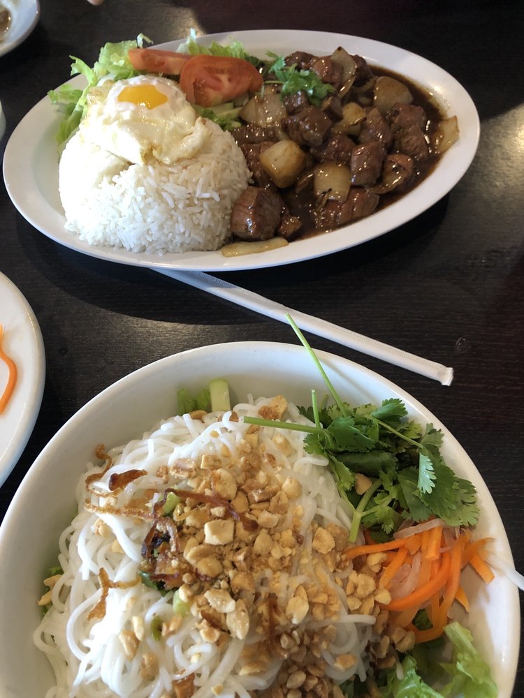 Shakin' Beef Rice Plate / Cóm Bó Lúc Lắc