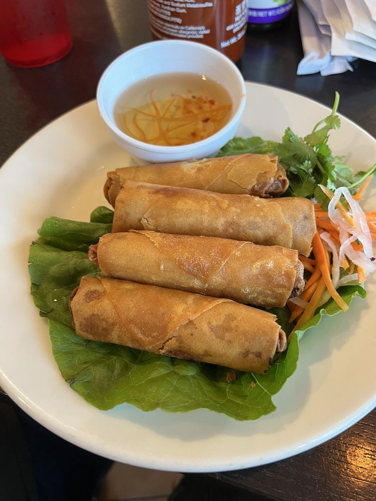 Fried Eggrolls (4) / Chả Giò
