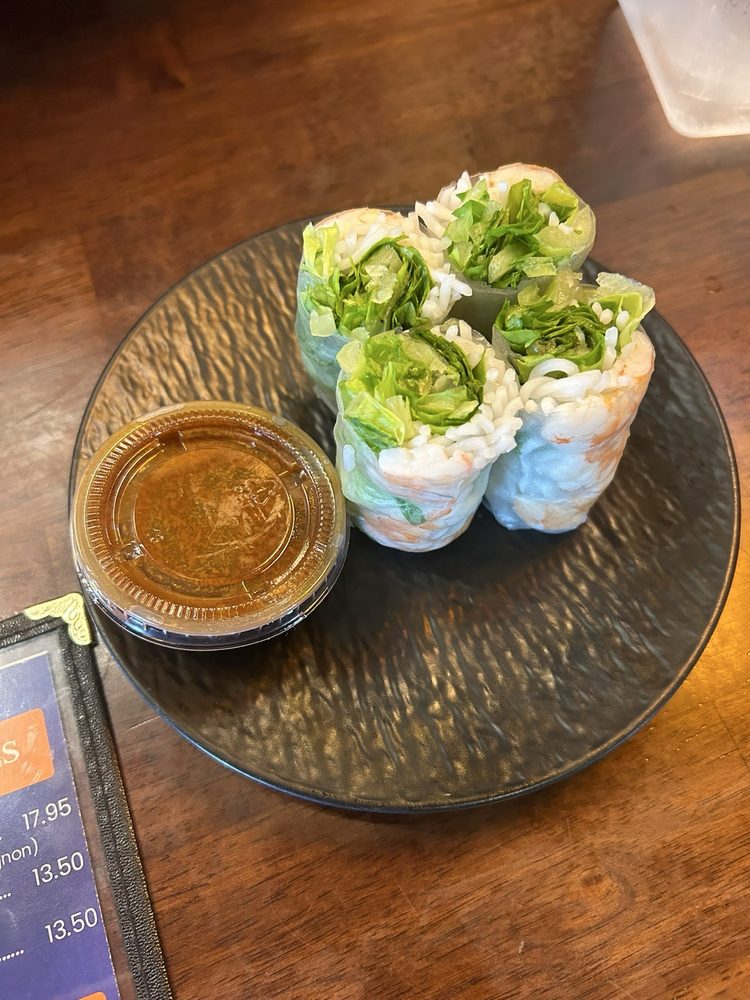 Goi Cuon Tom Thit / Shrimp & Pork Fresh Spring Rolls