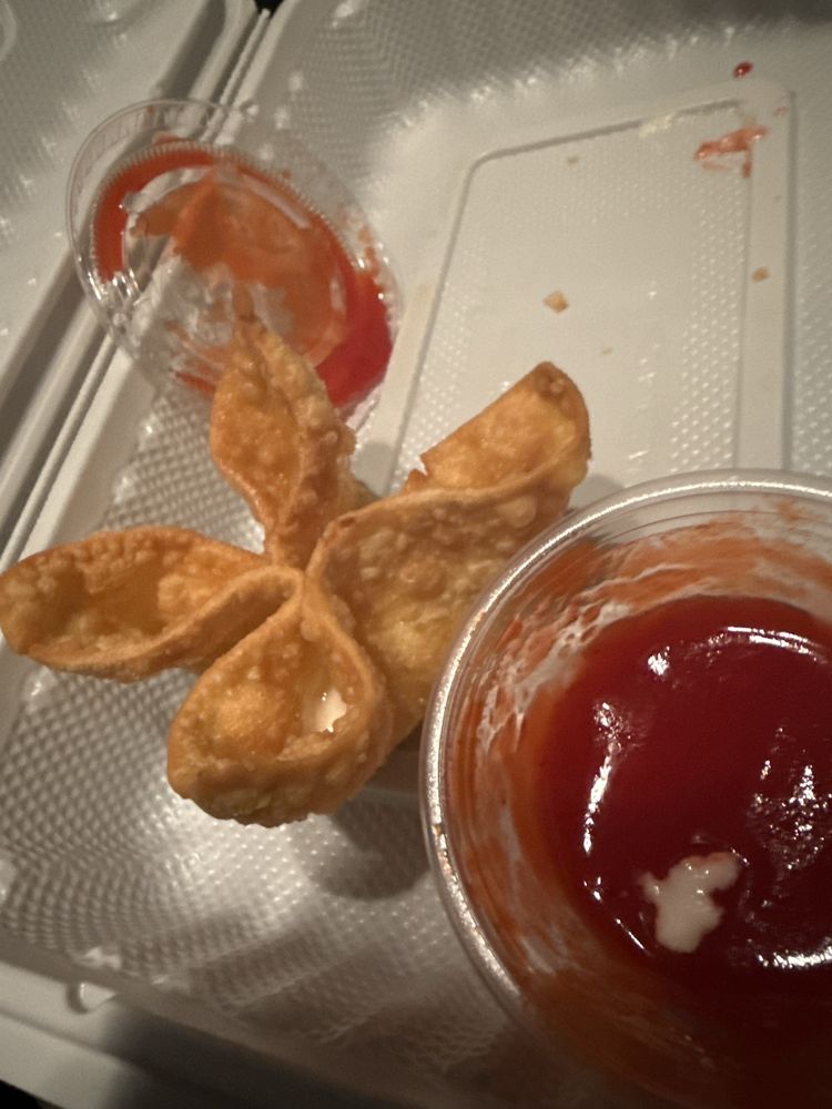 Crab Rangoon (6 Pc) 炸蟹角