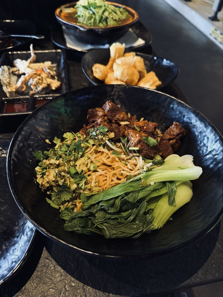 6 Hrs Braised Beef Tossed Noodle