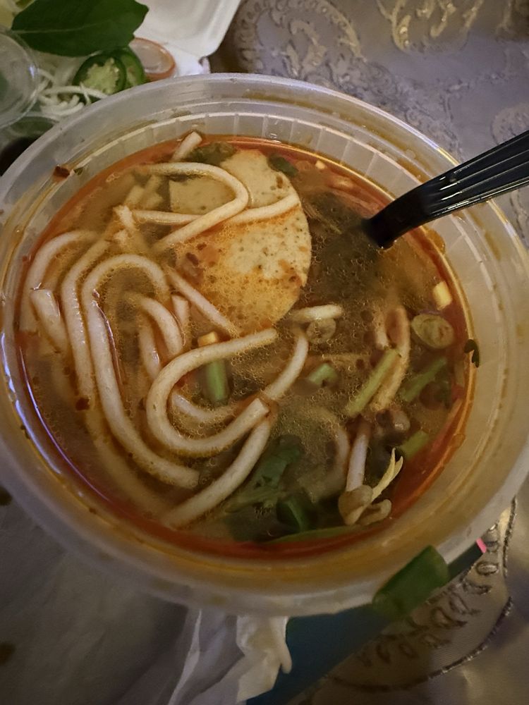 H7 - Sai Gon Egg Noodle Soup