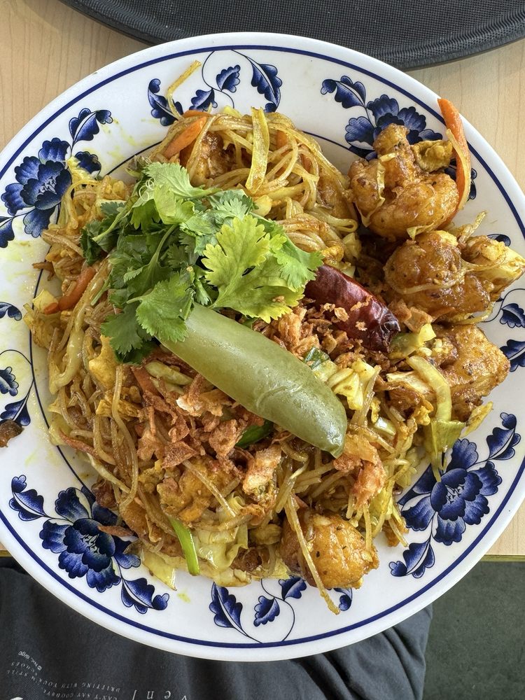 Singapore Curry Chow Mein