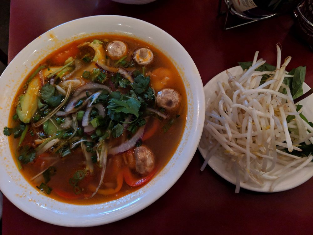 Tom Yum Pho