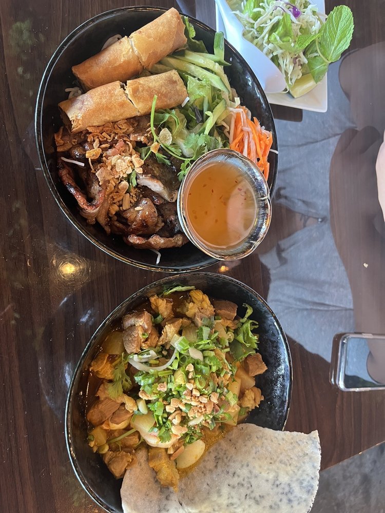 Mì Quảng / Turmeric Noodles