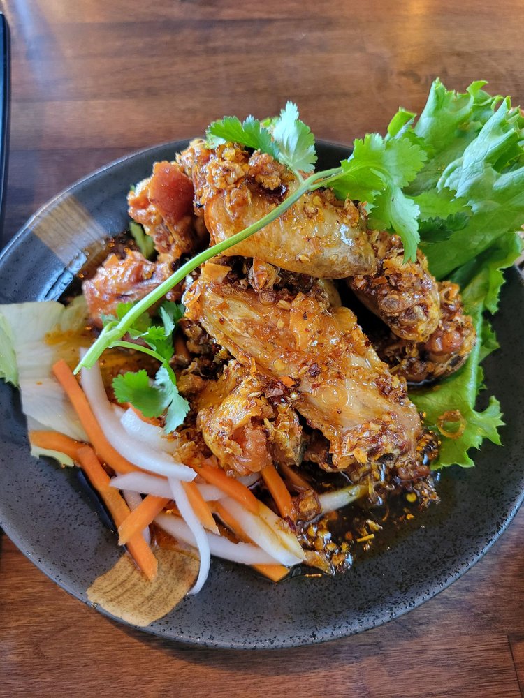 Cánh Gà Chiên / Caramelized Chicken Wings