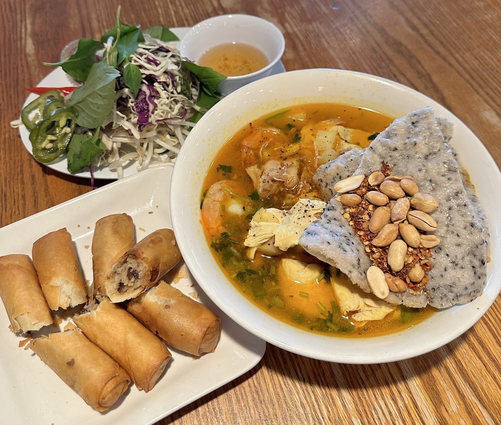 Vietnamese Turmeric Noodles M Qung