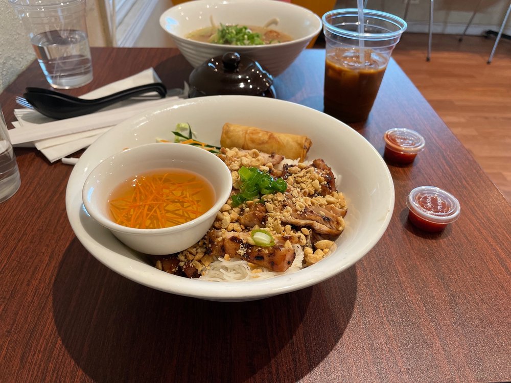 C Gà Gói Lá Chuối Nư��ng / Grilled Chicken Breast in Banana Leaf