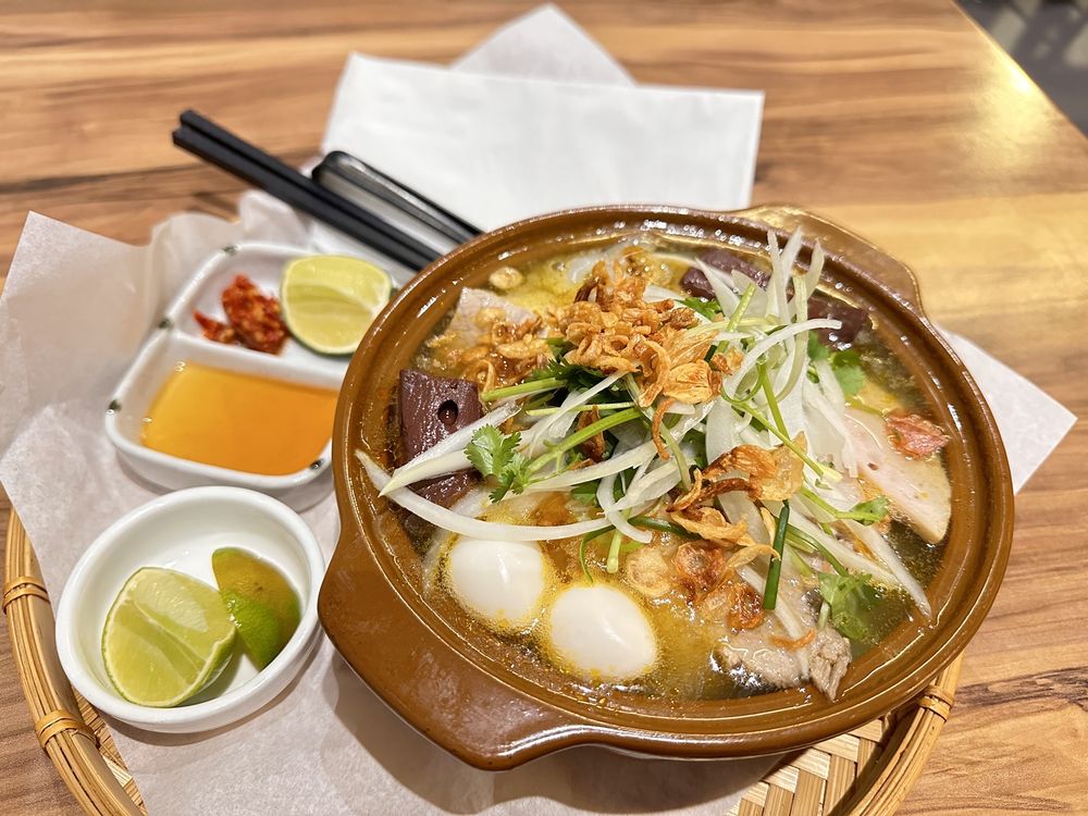 Udon Crab Noodle Soup In Clay Pot S3. Bánh Canh Cua